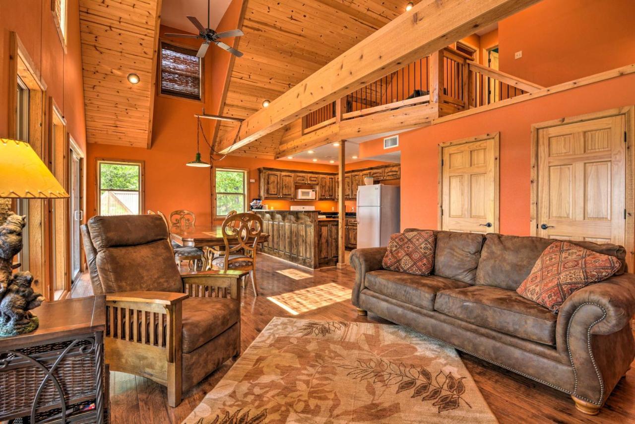 Spacious Log Cabin With Fire Pit And Game Room! 尤里卡斯普林斯 外观 照片